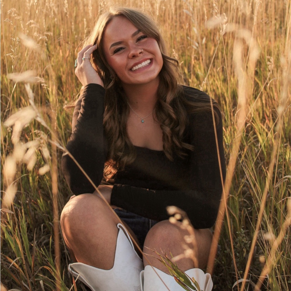 Meet your new favorite Posher, Ellie.